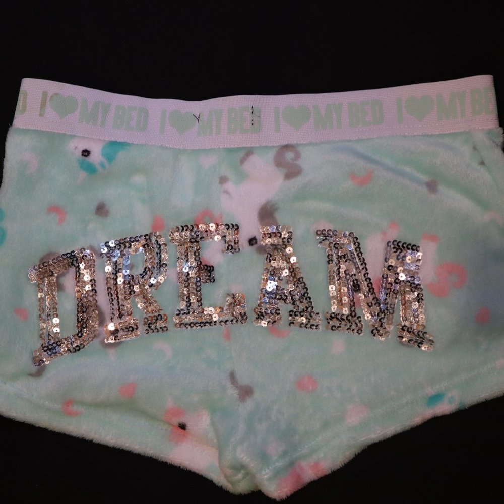 Dream I love My Bed Unicorn Fuzzy Mini Shorts Size S.